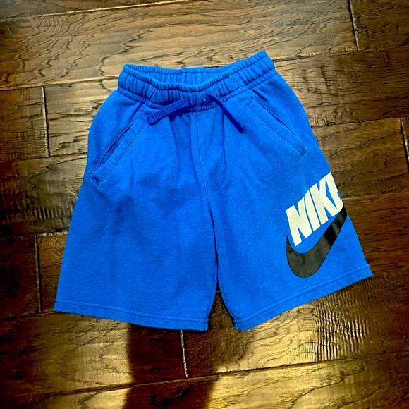 Nike Shorts - Picture 1 of 3